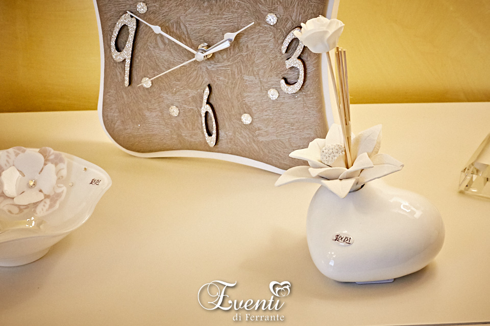 Profumatore cuore in ceramica con fiore in capodimonte - Buba Design 