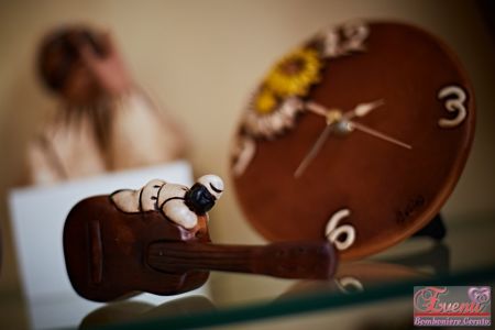 Chitarra in terracotta con Pulcinella