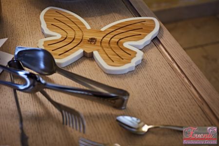 Sottopentola in legno decoro farfalla linea "Eco" + posate in acciao linea "Cookin"
